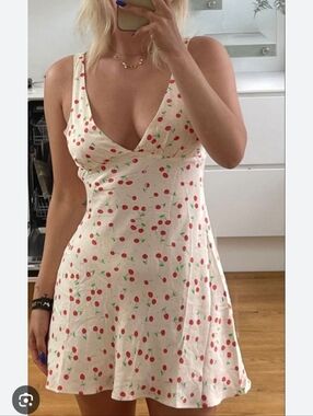 Pristine! Zara nwot Cherry Print Satin Like Slip Dress Sz Small, Cream And Red